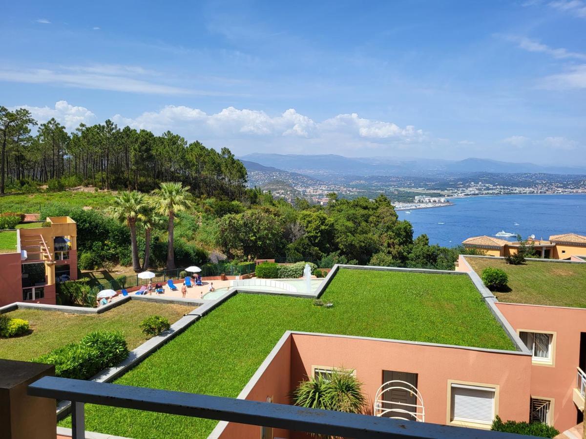 Vue Mer Et Esterel Sur La Baie De Cannes Théoule-sur-Mer Esterno foto